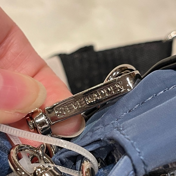 💙 Steve Madden Ocean Bfern 2 Purses in One Cross Body Bag and Credit Card Case - Picture 8 of 17